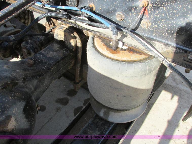 image for item A8723 2007 Freightliner Columbia semi truck