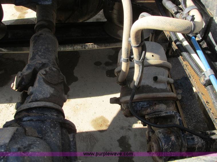 image for item A8723 2007 Freightliner Columbia semi truck