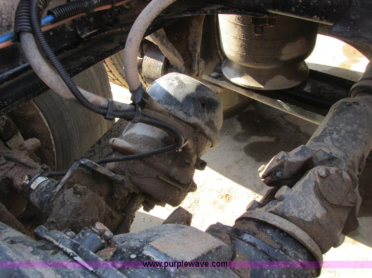 image for item A8723 2007 Freightliner Columbia semi truck