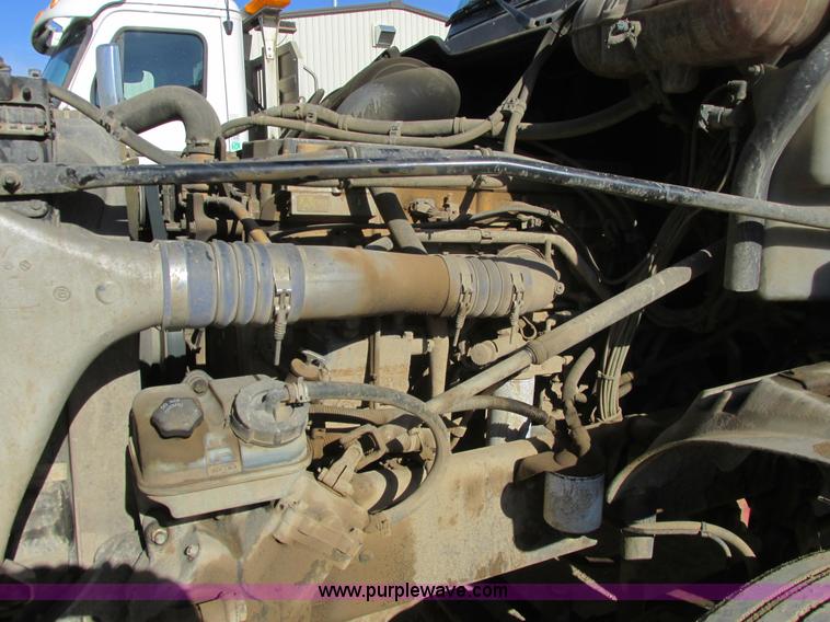 image for item A8723 2007 Freightliner Columbia semi truck