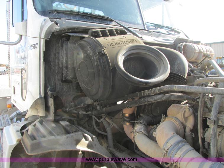 image for item A8723 2007 Freightliner Columbia semi truck