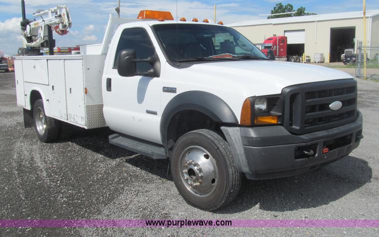 image for item AQ9811 2006 Ford F550 Super Duty XL service truck with crane