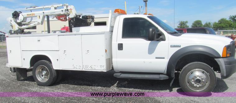 image for item AQ9811 2006 Ford F550 Super Duty XL service truck with crane
