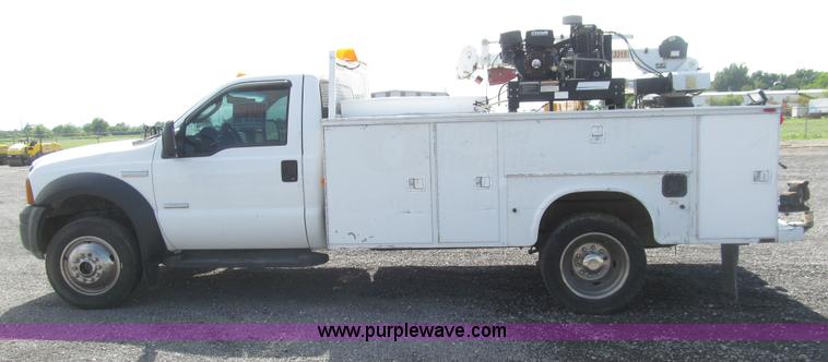 image for item AQ9811 2006 Ford F550 Super Duty XL service truck with crane