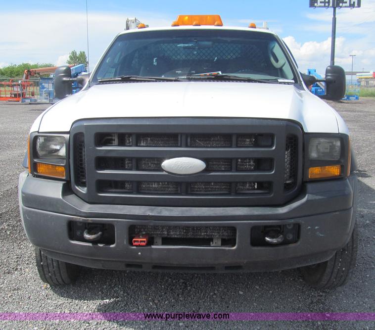image for item AQ9811 2006 Ford F550 Super Duty XL service truck with crane