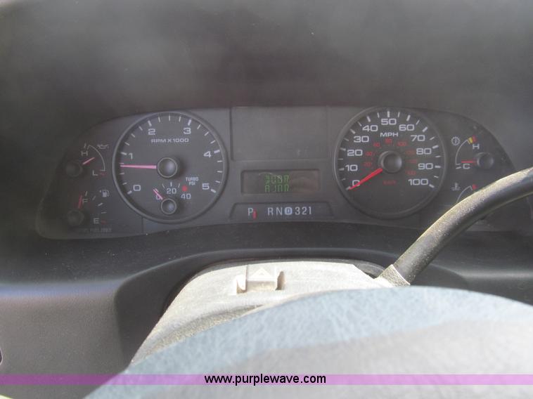 image for item AQ9811 2006 Ford F550 Super Duty XL service truck with crane