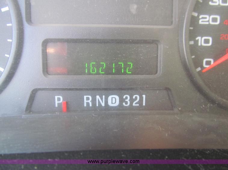 image for item AQ9811 2006 Ford F550 Super Duty XL service truck with crane