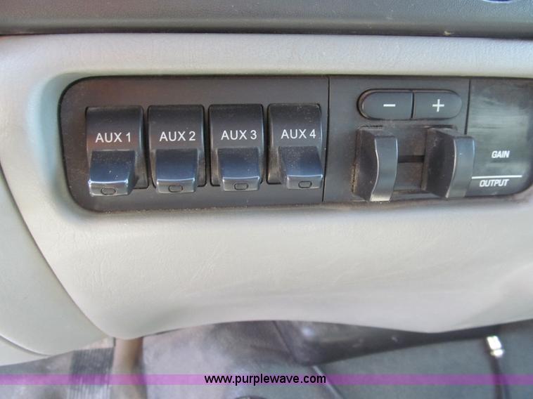 image for item AQ9811 2006 Ford F550 Super Duty XL service truck with crane