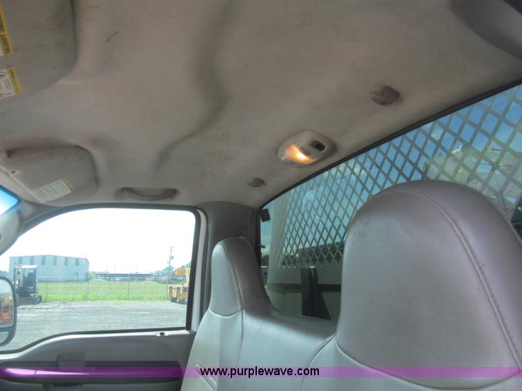 image for item AQ9811 2006 Ford F550 Super Duty XL service truck with crane