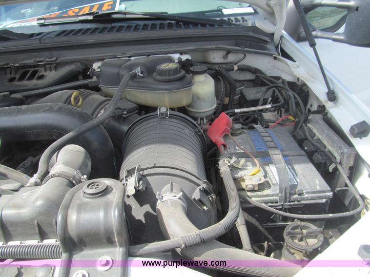 image for item AQ9811 2006 Ford F550 Super Duty XL service truck with crane