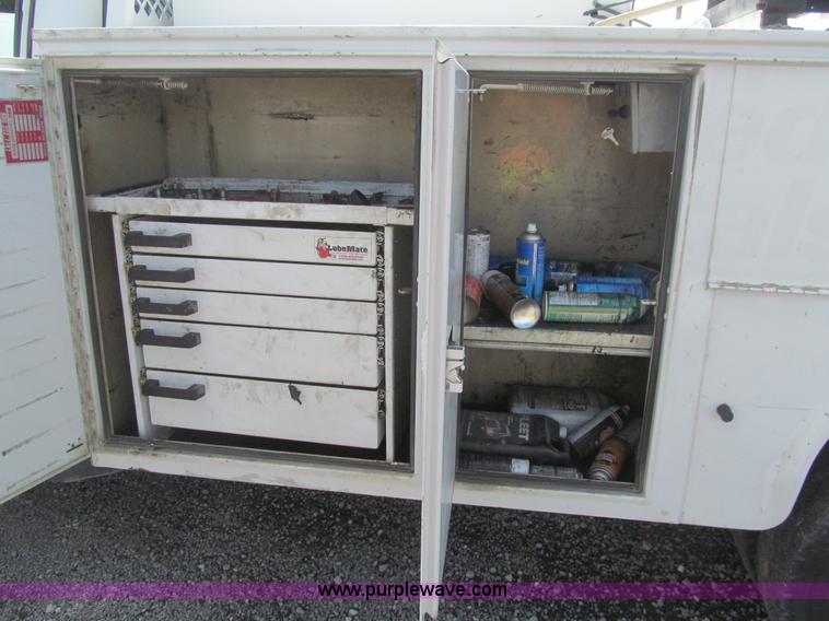 image for item AQ9811 2006 Ford F550 Super Duty XL service truck with crane