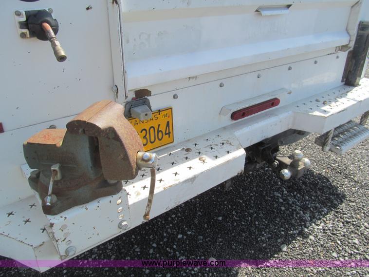 image for item AQ9811 2006 Ford F550 Super Duty XL service truck with crane