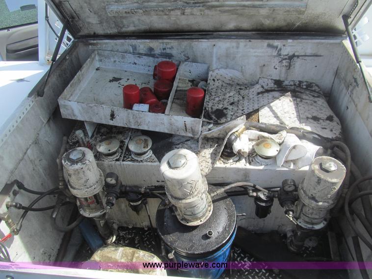 image for item AQ9811 2006 Ford F550 Super Duty XL service truck with crane