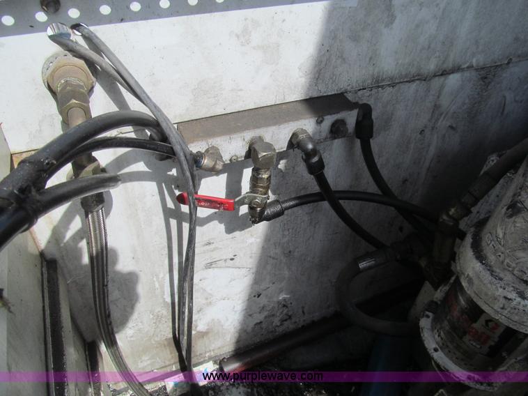 image for item AQ9811 2006 Ford F550 Super Duty XL service truck with crane