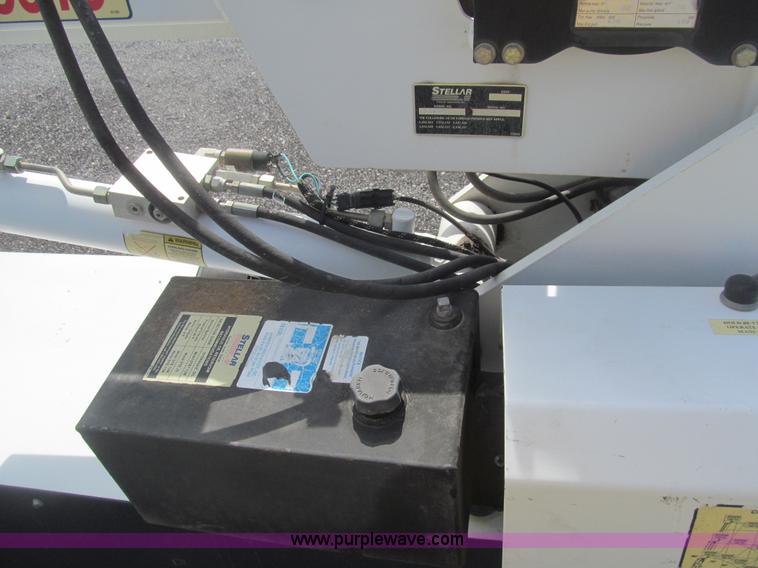 image for item AQ9811 2006 Ford F550 Super Duty XL service truck with crane