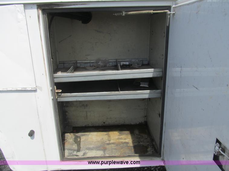 image for item AQ9811 2006 Ford F550 Super Duty XL service truck with crane