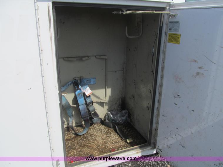 image for item AQ9811 2006 Ford F550 Super Duty XL service truck with crane