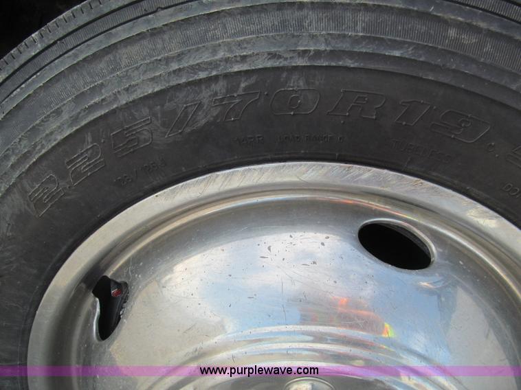 image for item AQ9811 2006 Ford F550 Super Duty XL service truck with crane