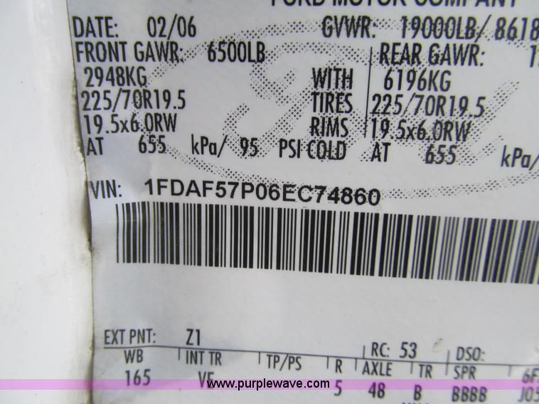 image for item AQ9811 2006 Ford F550 Super Duty XL service truck with crane