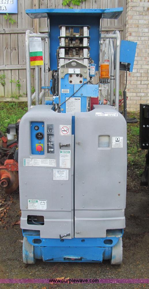 image for item AQ9812 2007 Genie GR15 runabout manlift