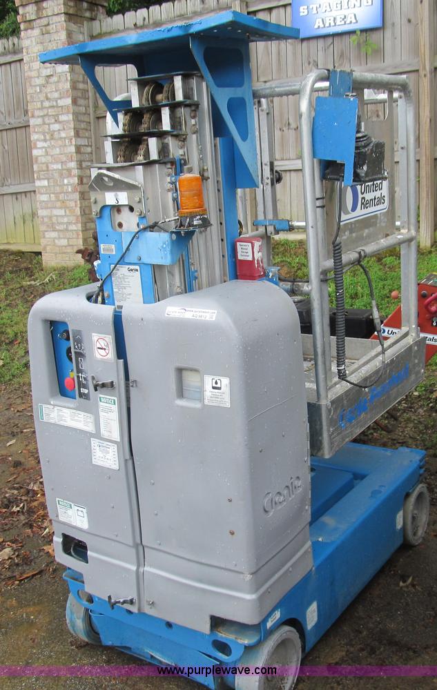 image for item AQ9812 2007 Genie GR15 runabout manlift