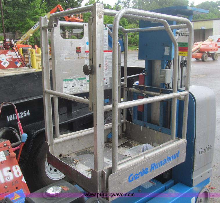image for item AQ9812 2007 Genie GR15 runabout manlift