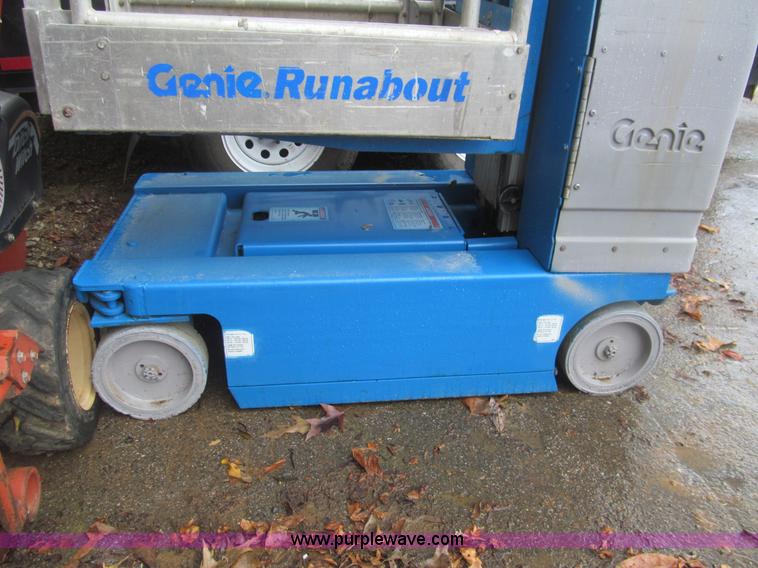 image for item AQ9812 2007 Genie GR15 runabout manlift
