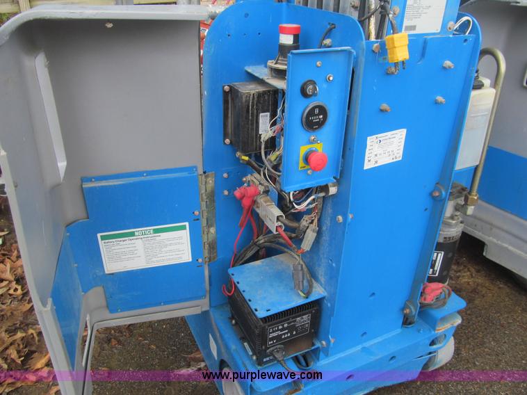 image for item AQ9812 2007 Genie GR15 runabout manlift