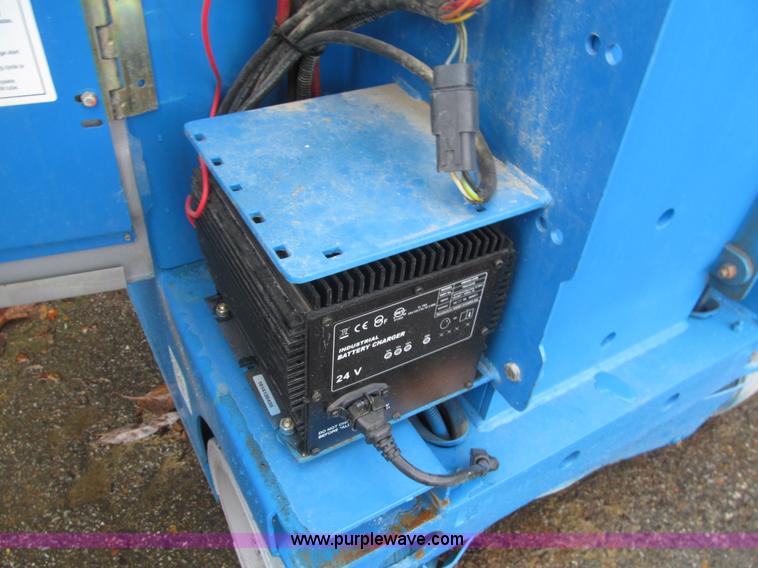 image for item AQ9812 2007 Genie GR15 runabout manlift