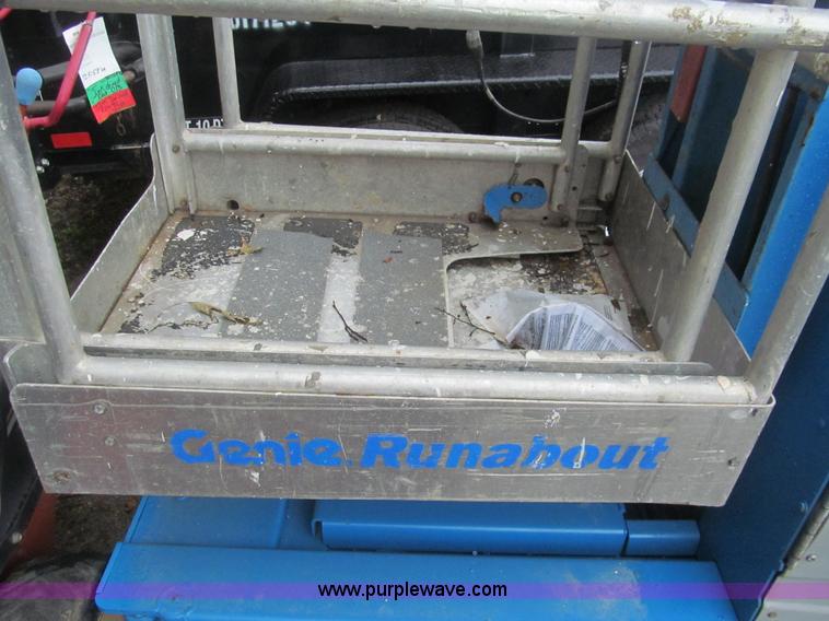 image for item AQ9812 2007 Genie GR15 runabout manlift