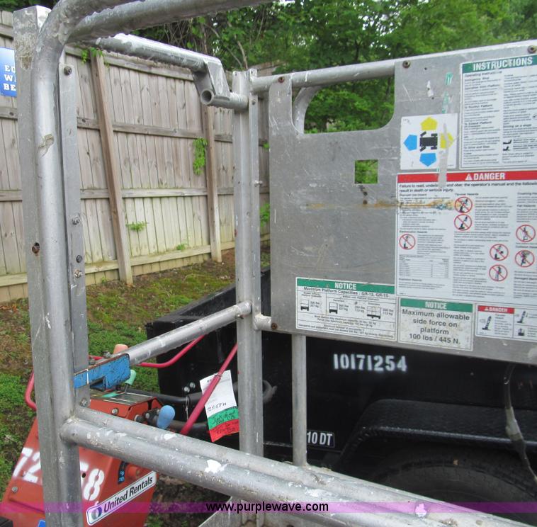 image for item AQ9812 2007 Genie GR15 runabout manlift