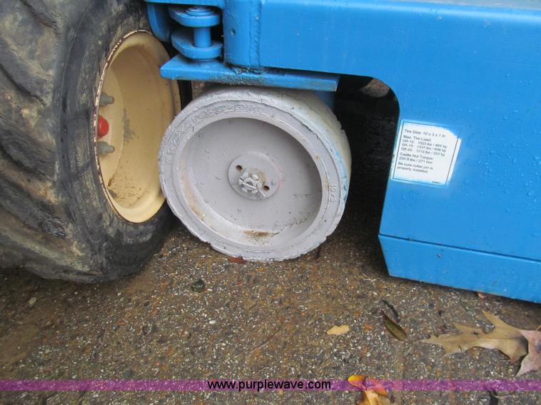 image for item AQ9812 2007 Genie GR15 runabout manlift