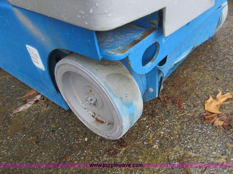 image for item AQ9812 2007 Genie GR15 runabout manlift