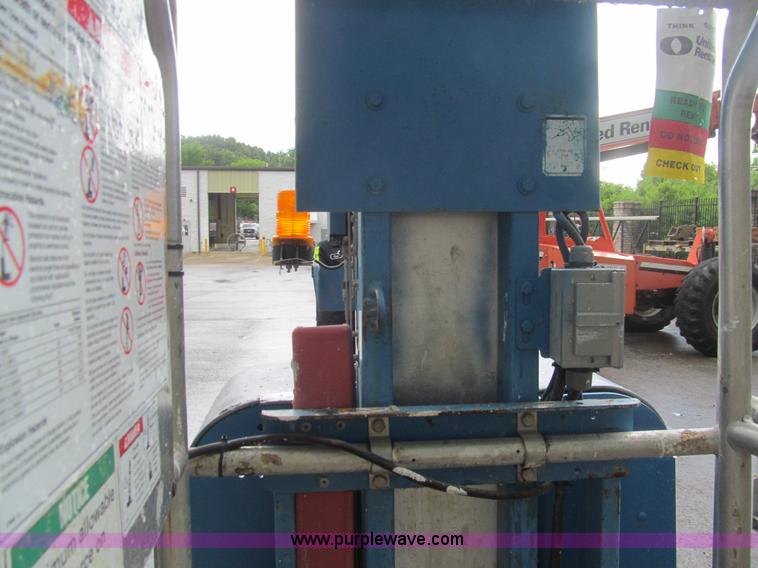 image for item AQ9812 2007 Genie GR15 runabout manlift