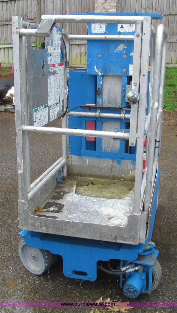 image for item AQ9813 2008 Genie GR15 runabout manlift