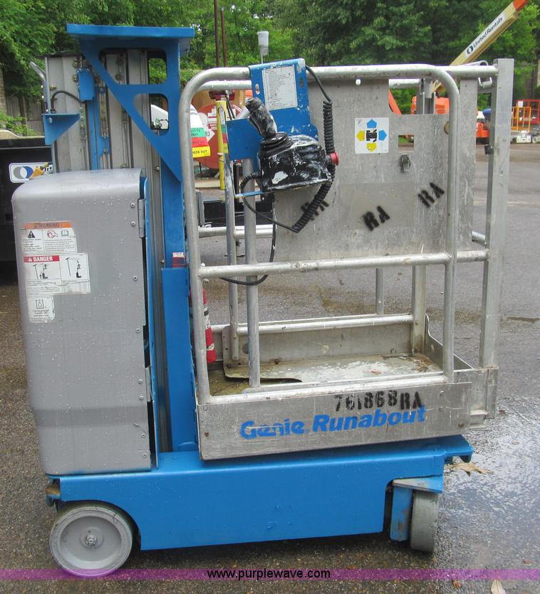 image for item AQ9813 2008 Genie GR15 runabout manlift