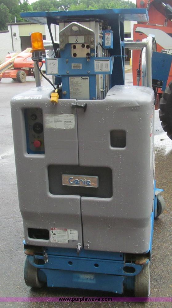 image for item AQ9813 2008 Genie GR15 runabout manlift