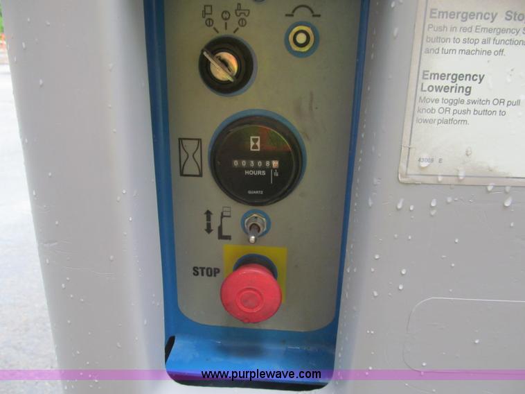 image for item AQ9813 2008 Genie GR15 runabout manlift