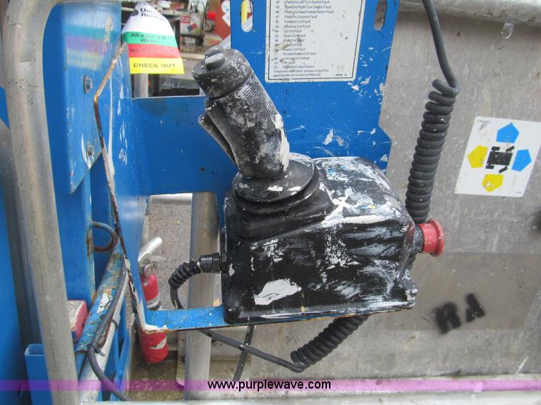 image for item AQ9813 2008 Genie GR15 runabout manlift