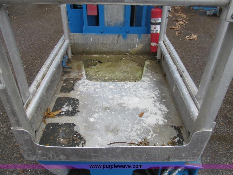 image for item AQ9813 2008 Genie GR15 runabout manlift