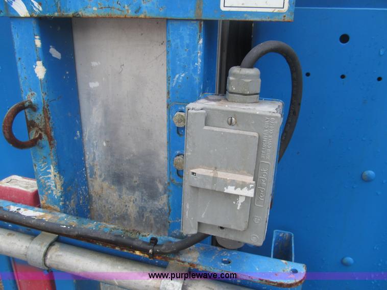 image for item AQ9813 2008 Genie GR15 runabout manlift