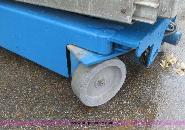 image for item AQ9813 2008 Genie GR15 runabout manlift