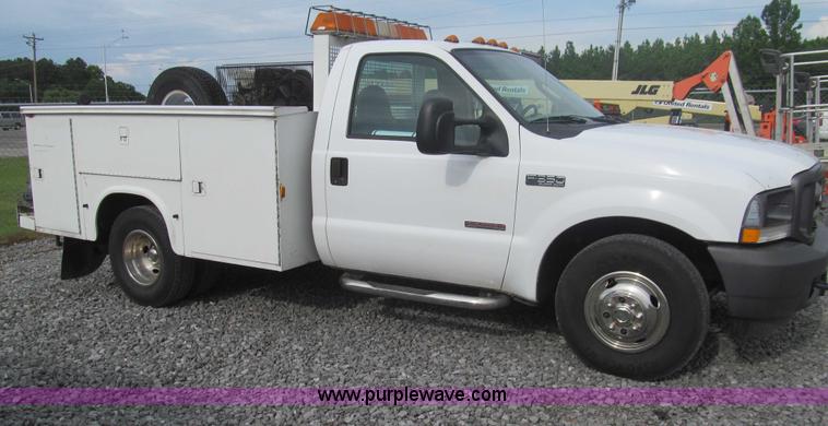image for item AQ9816 2004 Ford F350 Super Duty XL service truck