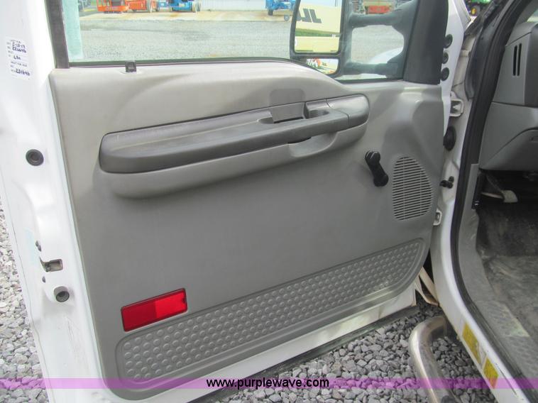 image for item AQ9816 2004 Ford F350 Super Duty XL service truck