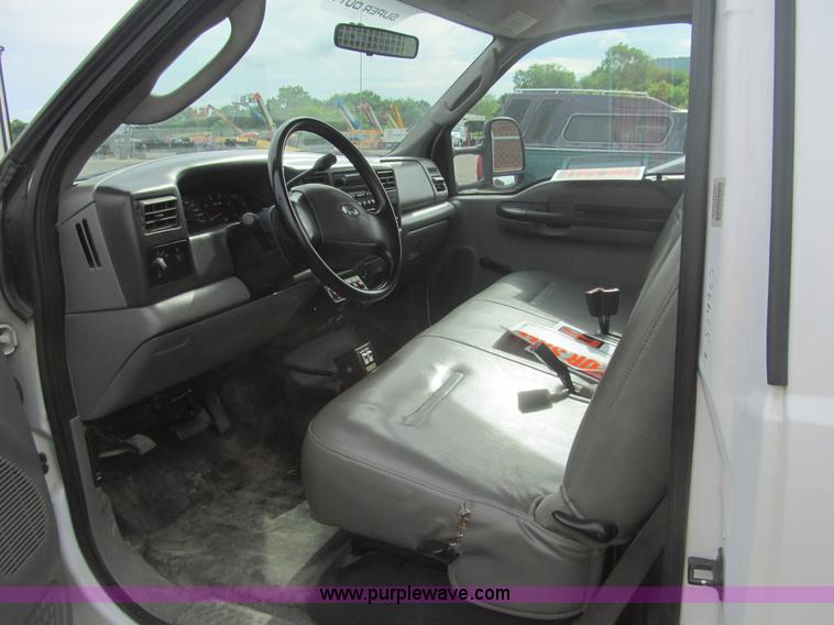 image for item AQ9816 2004 Ford F350 Super Duty XL service truck