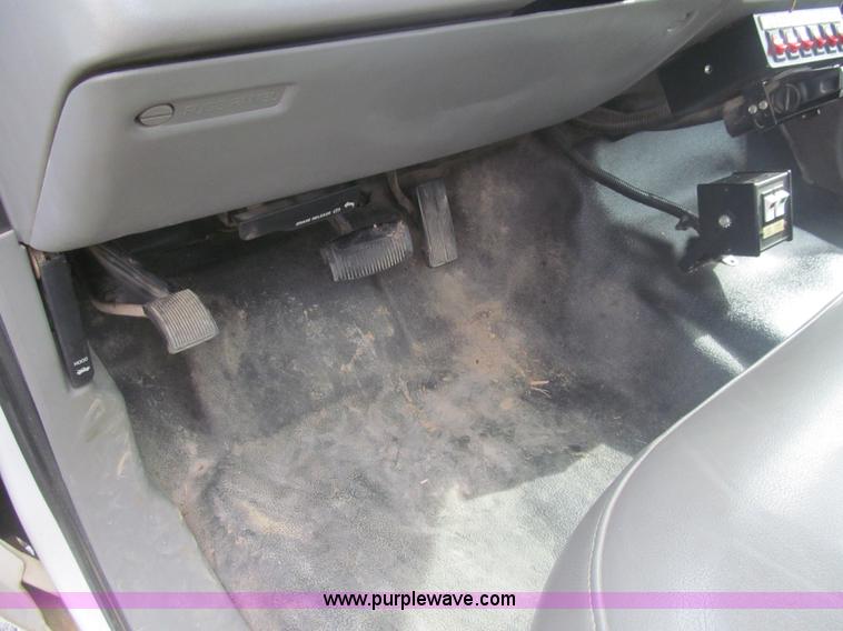 image for item AQ9816 2004 Ford F350 Super Duty XL service truck