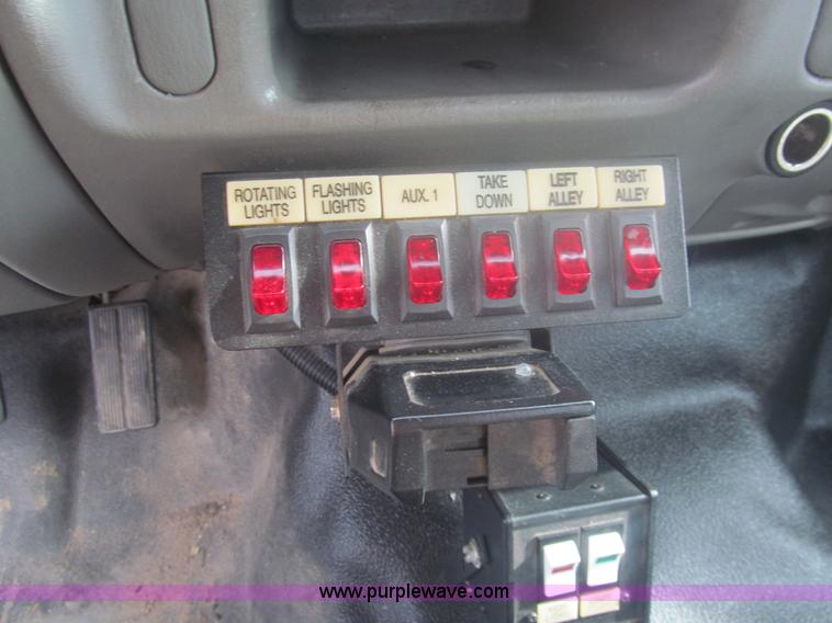 image for item AQ9816 2004 Ford F350 Super Duty XL service truck