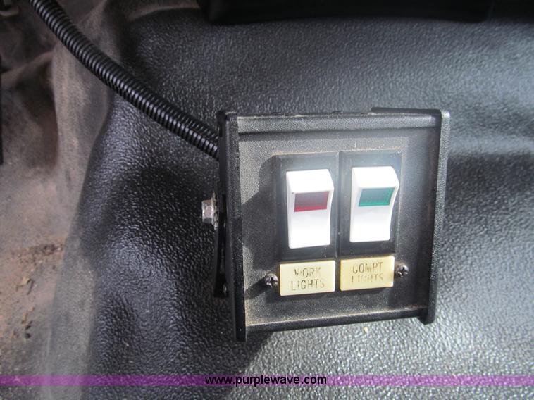 image for item AQ9816 2004 Ford F350 Super Duty XL service truck