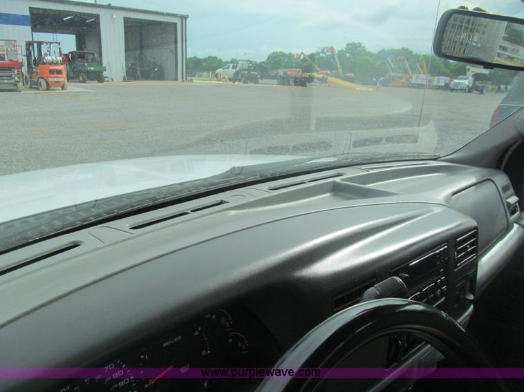 image for item AQ9816 2004 Ford F350 Super Duty XL service truck