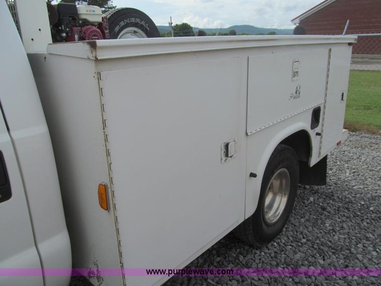 image for item AQ9816 2004 Ford F350 Super Duty XL service truck